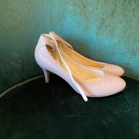 NINE WEST beige shoes - Picture 2 of 5